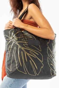 Lanai Tote Bag -Shoreline Trendy DAY26906 0206 Bag Gold Black Lifestyle1