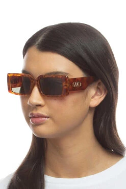 Le Specs The Impeccable Alt Fit Sunglasses 11 Le Specs The Impeccable Alt Fit Sunglasses -Shoreline Trendy LSP2202484 Sunglasses Toffee Tort Lifestyle1
