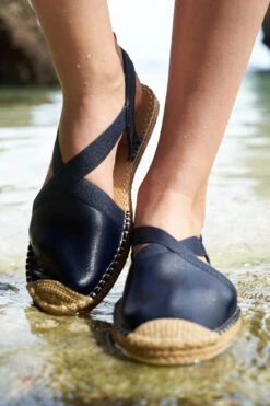 Seafarer Water-Friendly Espadrilles -Shoreline Trendy SEAFARER Shoe Black Lifestyle